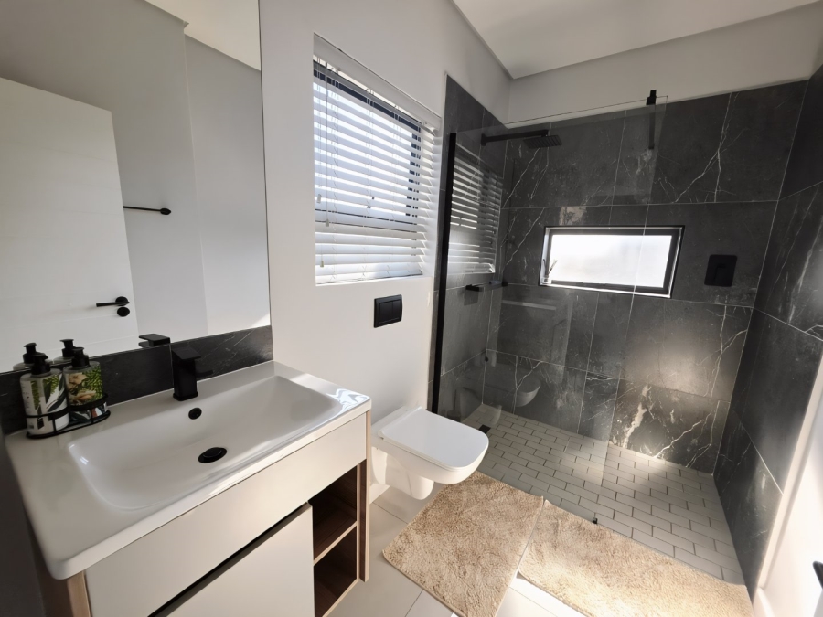 To Let 4 Bedroom Property for Rent in Sandown Western Cape